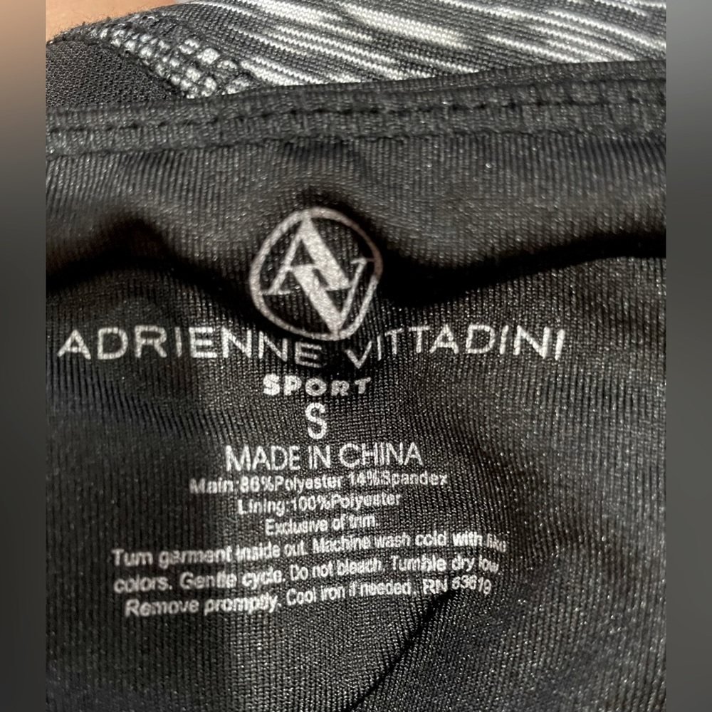 ADRIENNE VITTADINI sport Capri black leggings size S Ex Cond - Picture 4 of 5